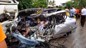 truck-crushes-sports-car-thailand-kills-six-01