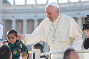 This handout picture released by L'Osservatore Romano shows Pope Francis greeting a child during his weekly general audience in St. Peter square at the Vatican, Vatican City, 19 november 2014. ANSA/ OSSERVATORE ROMANO +++ HO - NO SALES, EDITORIAL USE ONLY +++