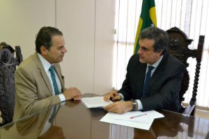Henrique Alves tem apoio do ministro da Justiça para isentar vistos americanos