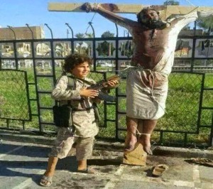 decapitated-crucified-syrian-soldiers-displayed-islamic-state-ar-raqqa-13