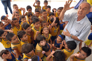 Quinta Feira, 23 de Abril de 2015-Reporter Itaercio Porpino- Entrevista com o padre Tiago. Foto.Magnus Nascimento-h-selecionada