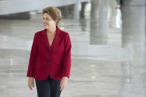 A Presidenta Dilma Rousseff recebe o primeiro-ministro da China, Li Keqiang, no Palácio do Planalto, em cerimônia oficial de boas-vindas (Marcelo Camargo/Agência Brasil)