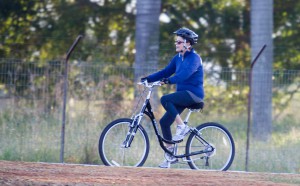 DilmaBicicletaEdFerreiraFolha2