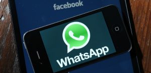 facebook-whatsapp-aquisicao-compra-fusao-app-redes-sociais-chamada-logo-logotipo-1392892993503_615x3001